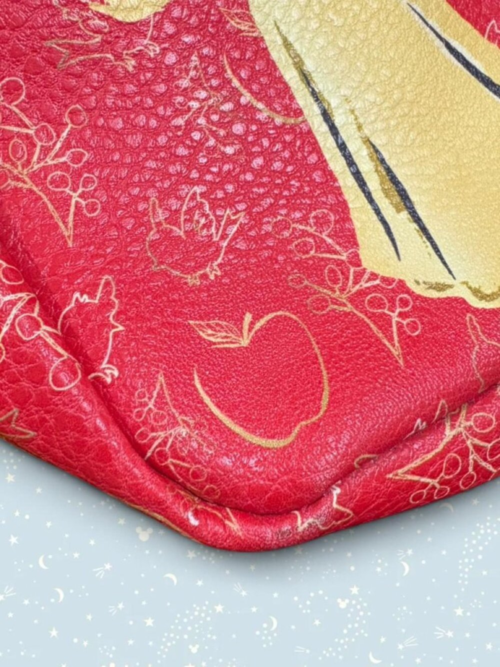 Buckle Down Disney Snow White red and gold crossbody bag - Picture 4 of 5